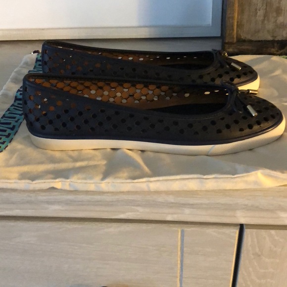 NWOT Tory Burch Navy Skyler Perforated Flats - Picture 5 of 8